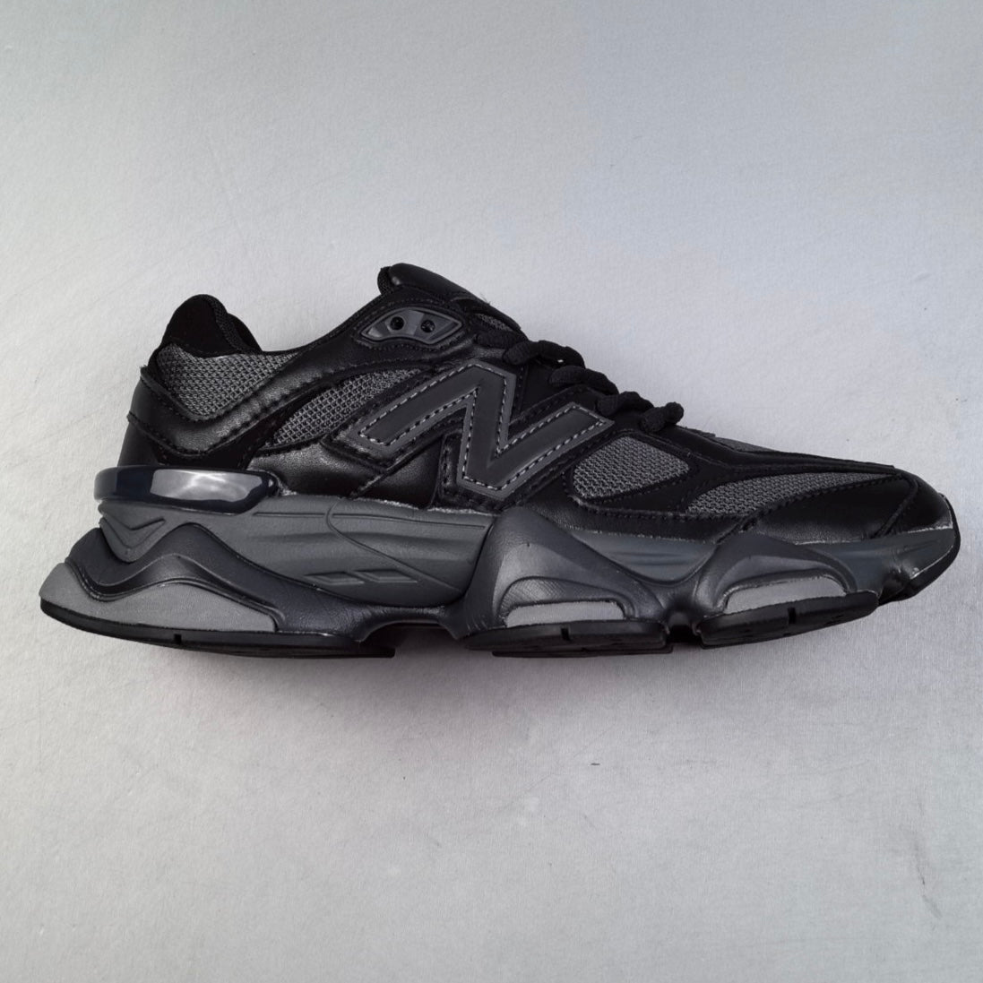 New Balance 9060 | Triple Black HL351500802