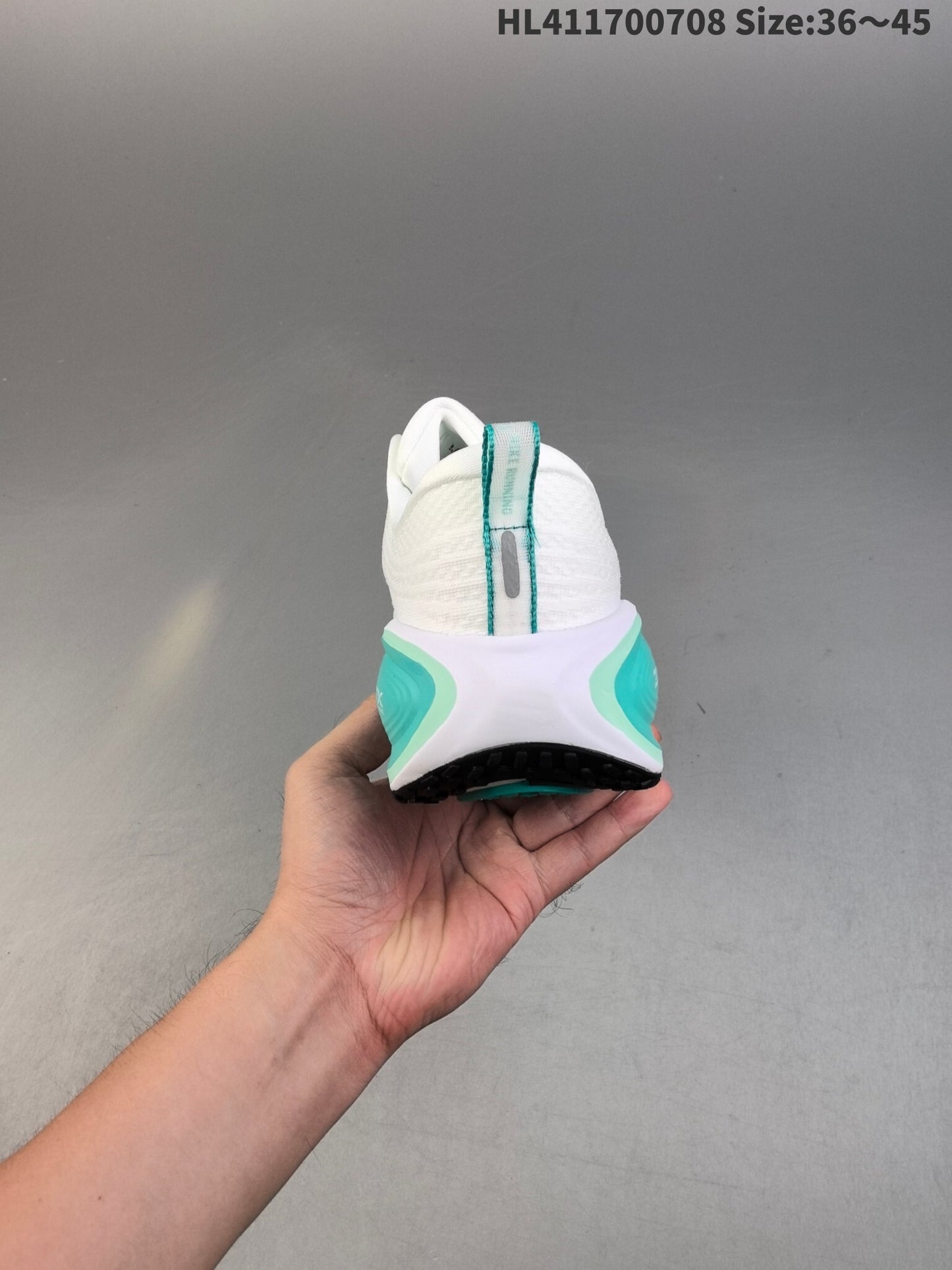 Nike Vomero Plus | NV18P400301