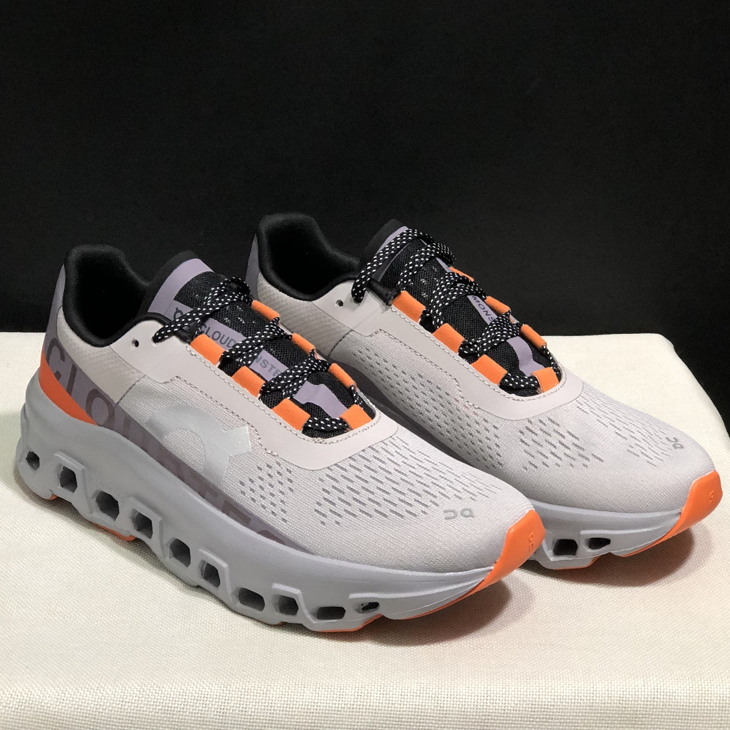 ON CLOUDMONSTER| Pearl White/Orange