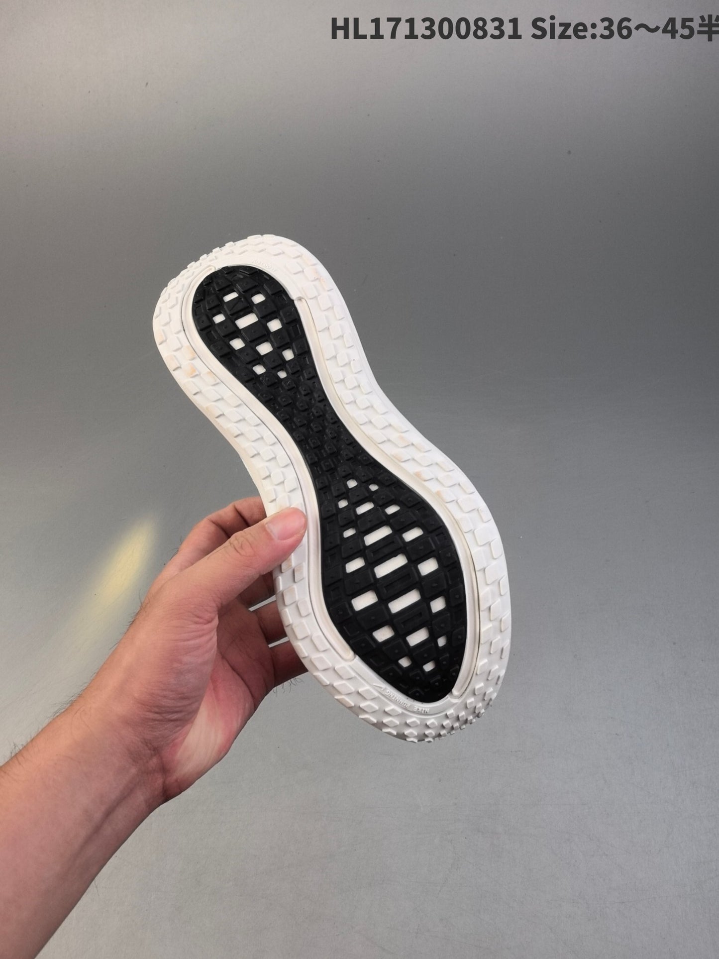 Nike Vomero Plus | NV18P400304