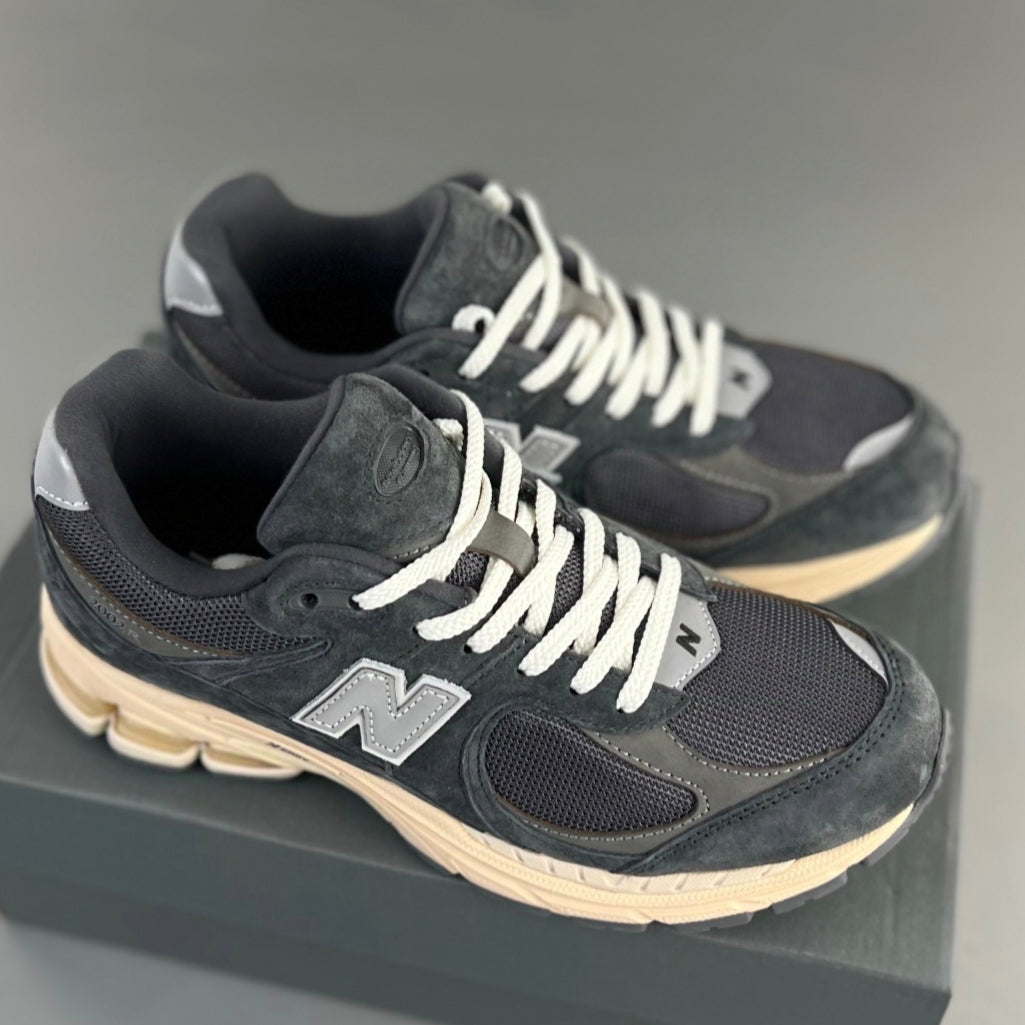 New Balance 2002R | Black/Grey HL222100611